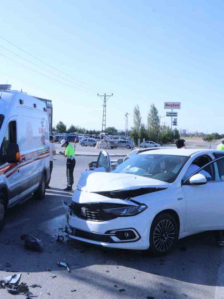 Karaman’da otomobiller çarpıştı: 6 yaralı