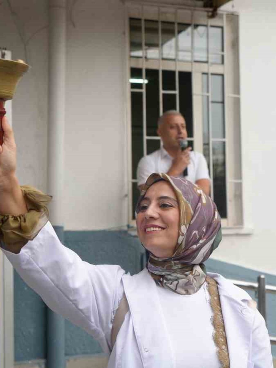 Okul yolları yeniden doldu: 17 milyon öğrenci için ders zili çaldı