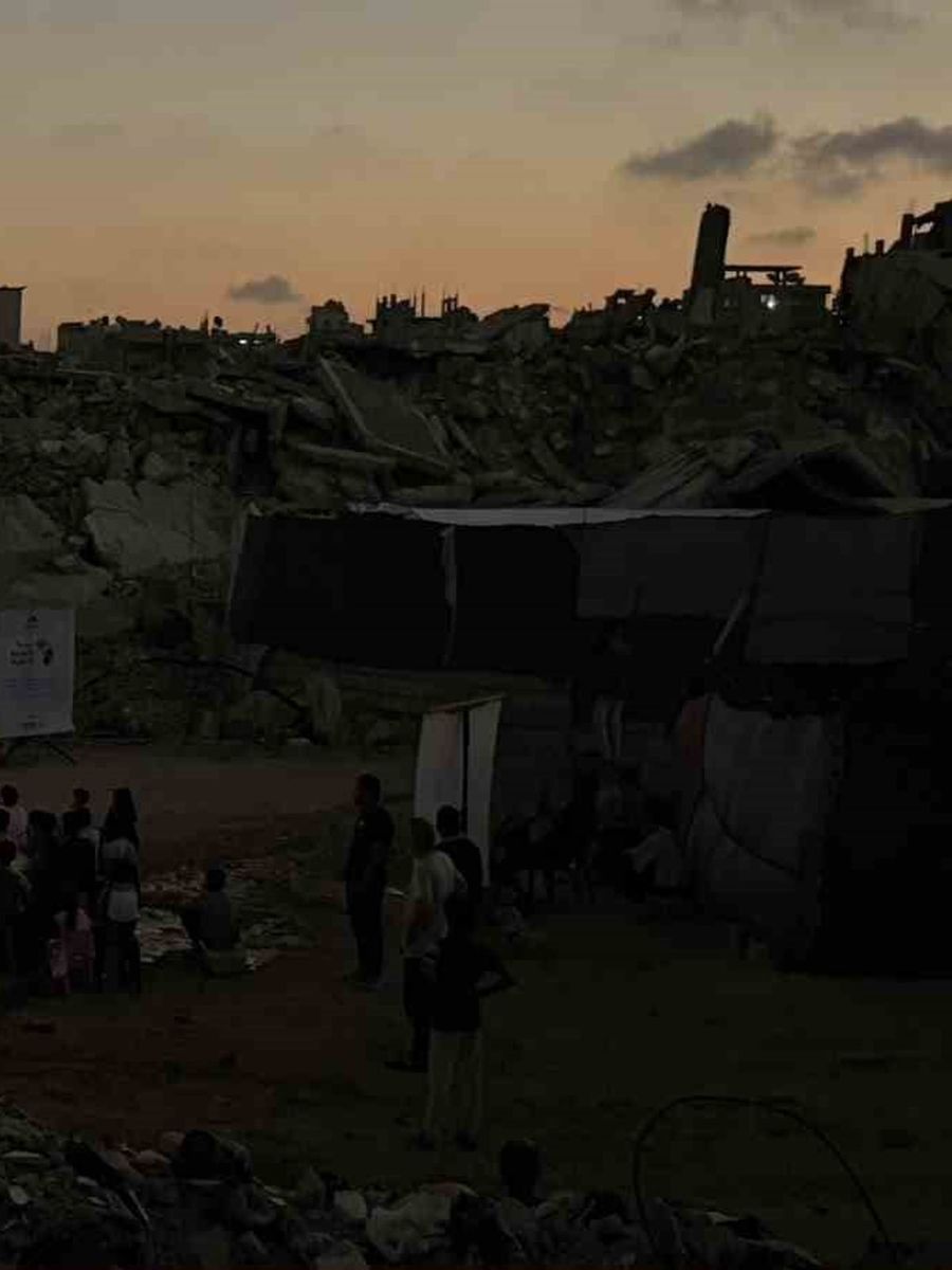 Gazze’de yıkımın ortasında çocuklar için gezen sinema