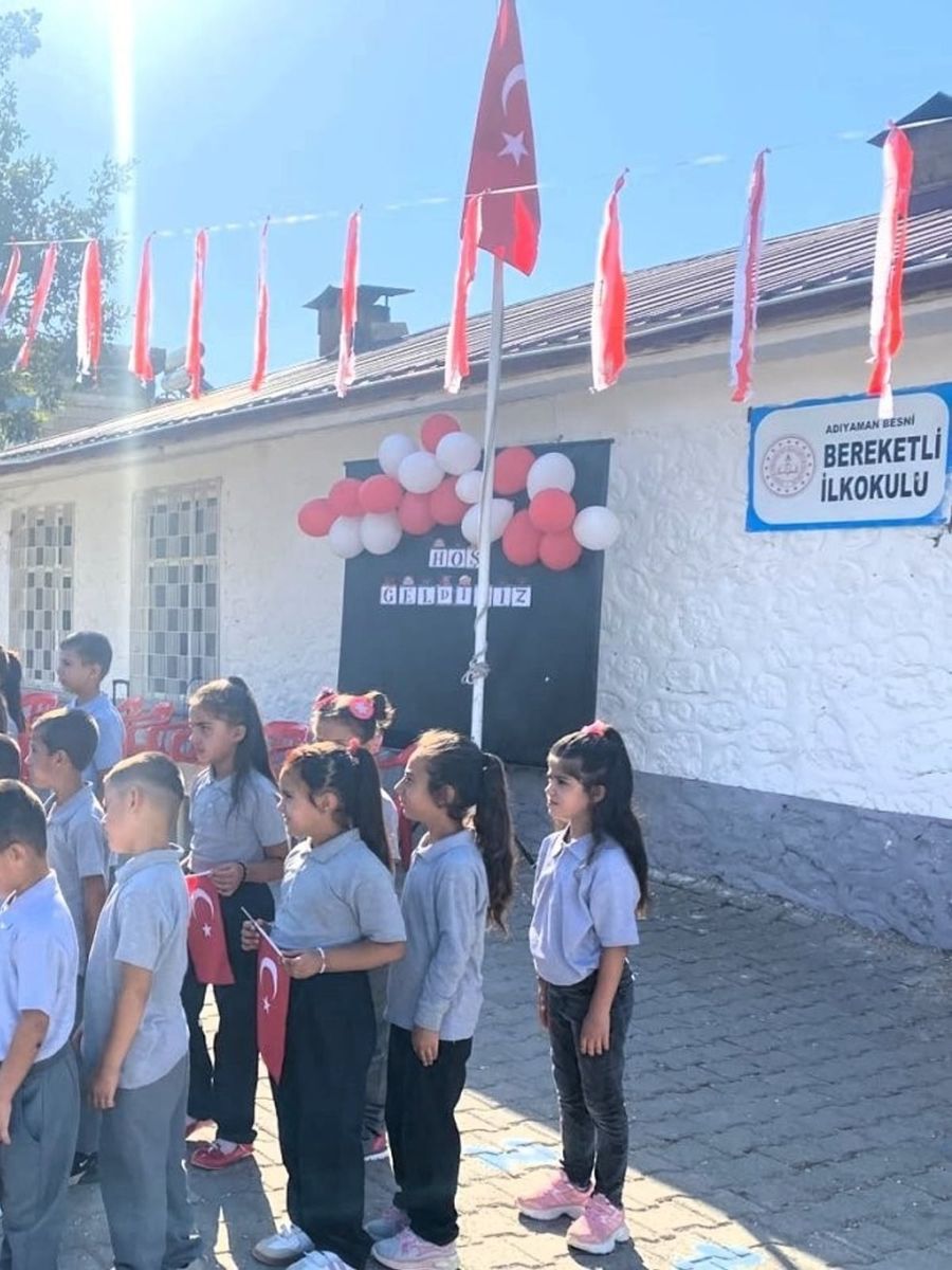 Besni’de öğrenciler ilk ders heyecanını yaşadı