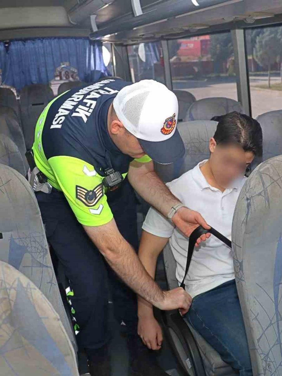 Okullar açıldı, trafik jandarmaları denetime başladı