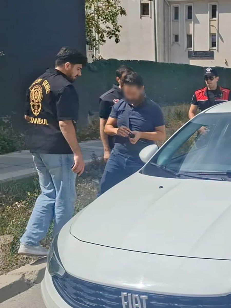 Kadıköy’de okul çevrelerinde güvenlik uygulaması gerçekleştirildi