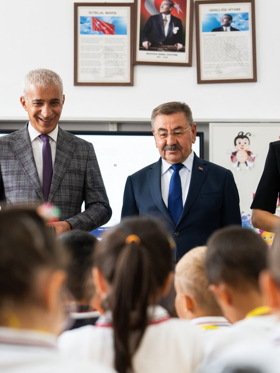 Gölbaşı Belediye Başkanı Ödabaşı’dan yeni eğitim öğretim yılının ilk gününde öğrencilere ziyaret