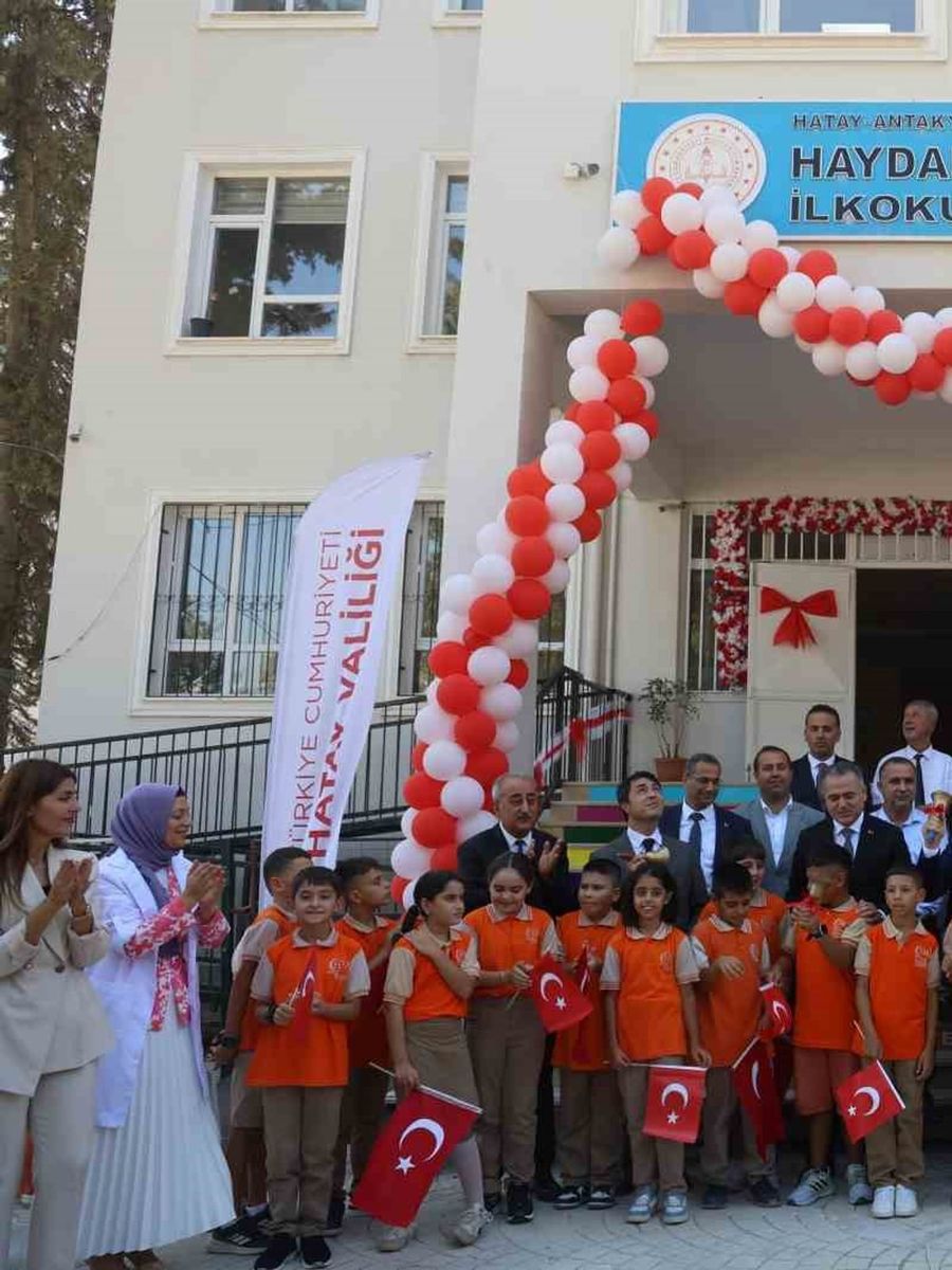 Hatay’da ilk ders zili çaldı, 360 bin öğrenci okullara döndü