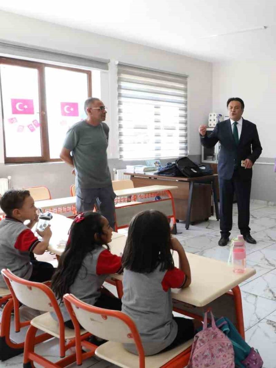 Tunceli’de öğrencilere 500 paket kırtasiye desteği