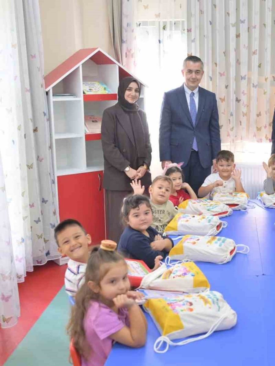 Esenyurt Belediye Başkan Vekili Can Aksoy okulların ilk gününde öğrencileri yalnız bırakmadı