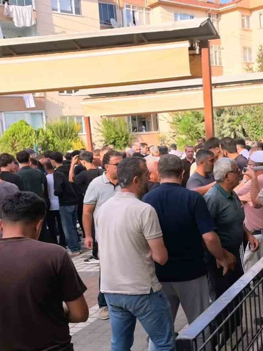 Tır kazasında hayatını kaybeden gençler son yolculuğuna uğurlandı