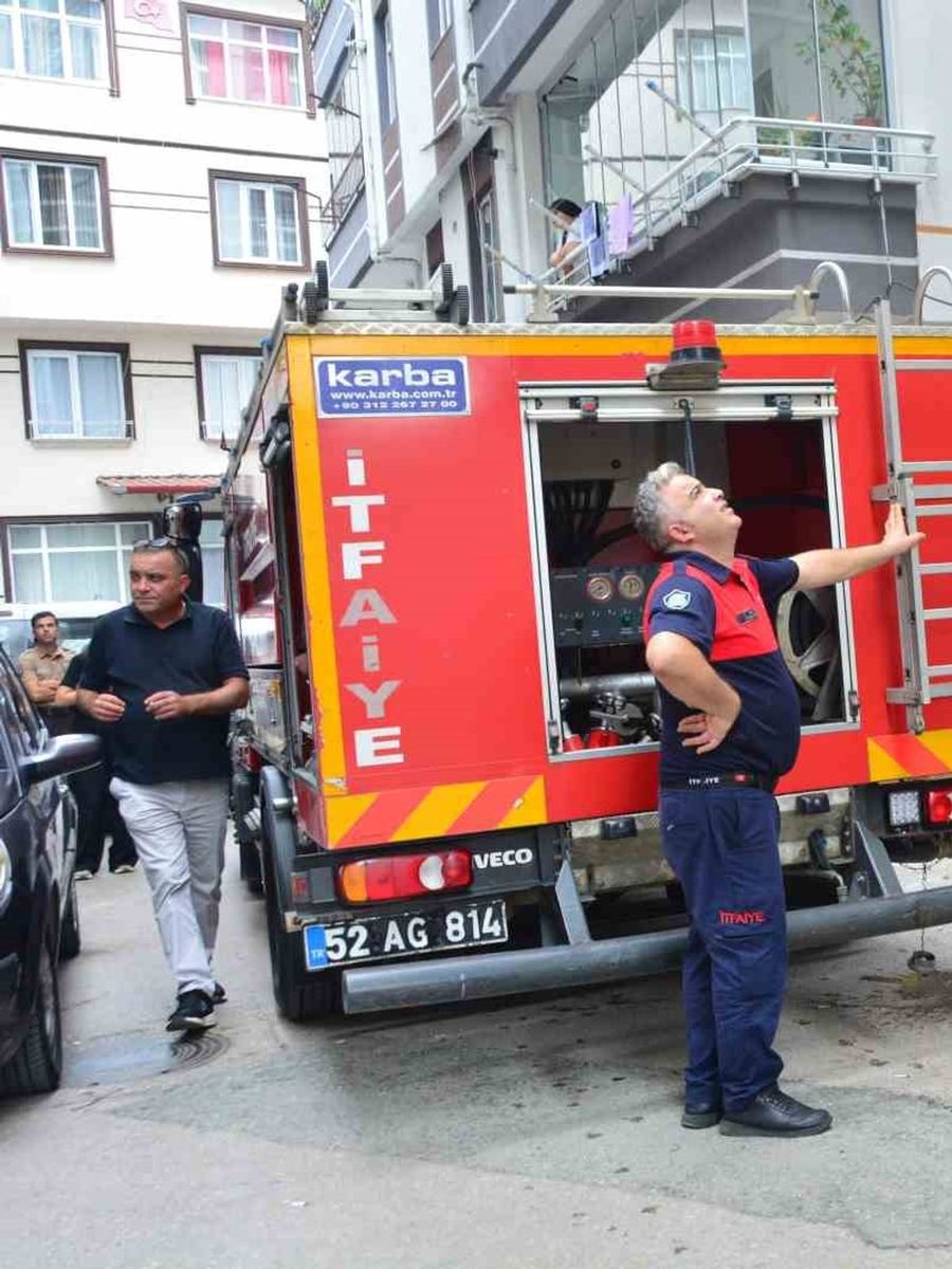 Ocakta unutulan yemek paniğe neden oldu: 1 kişi dumandan etkilendi