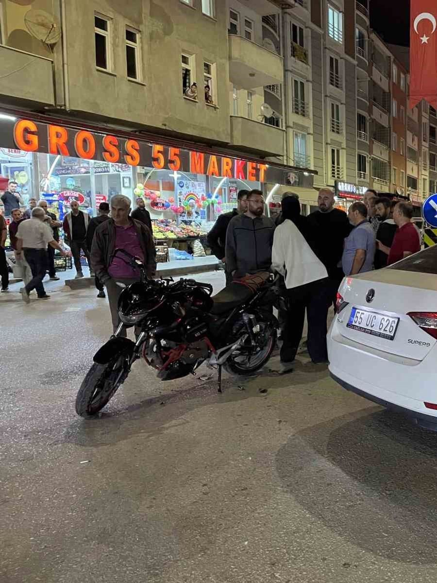 Motosiklet otomobille çarpıştı: 1 yaralı
