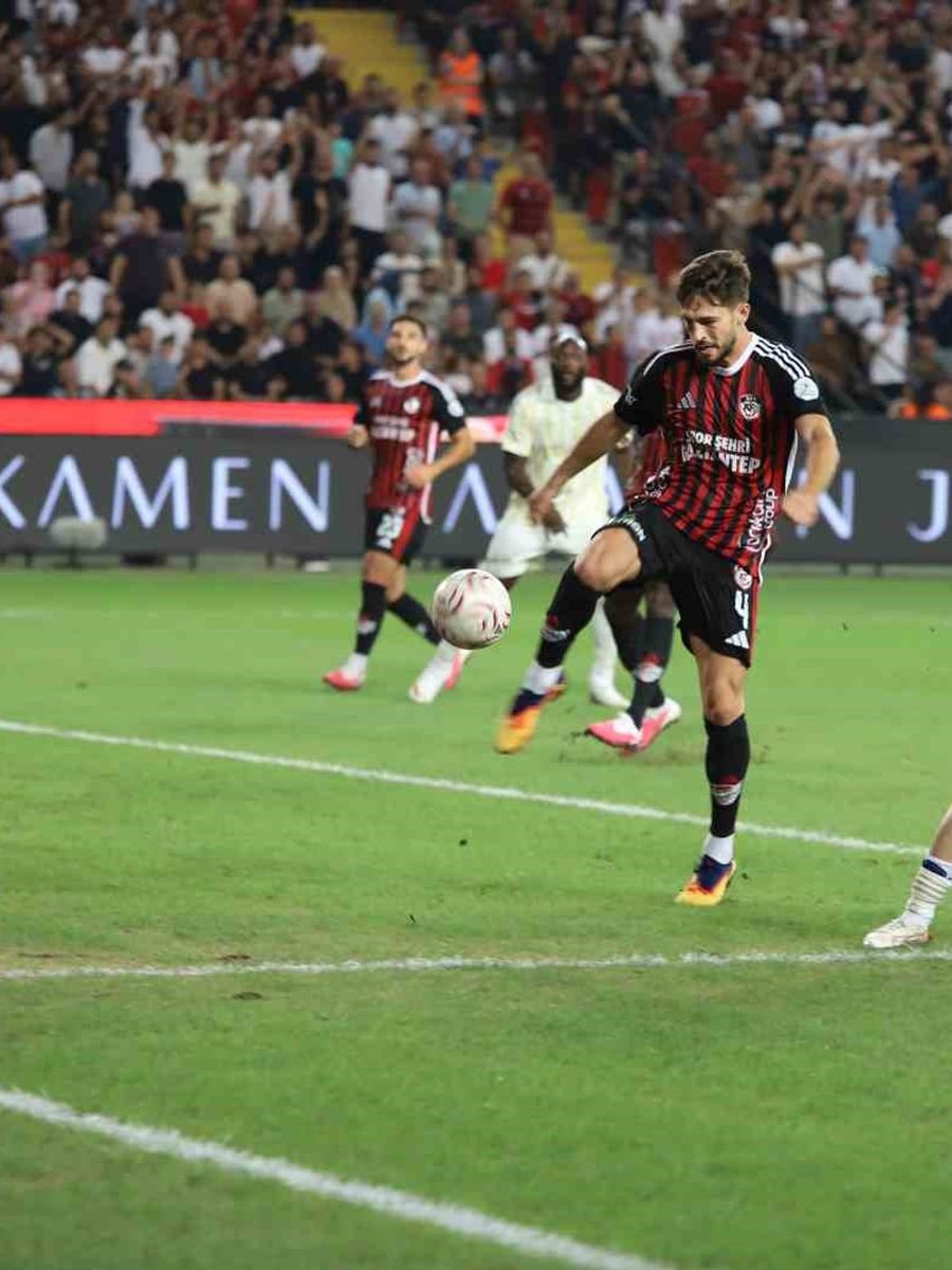 Trendyol Süper Lig: Gaziantep FK: 0 - Fenerbahçe: 0 (İlk yarı)