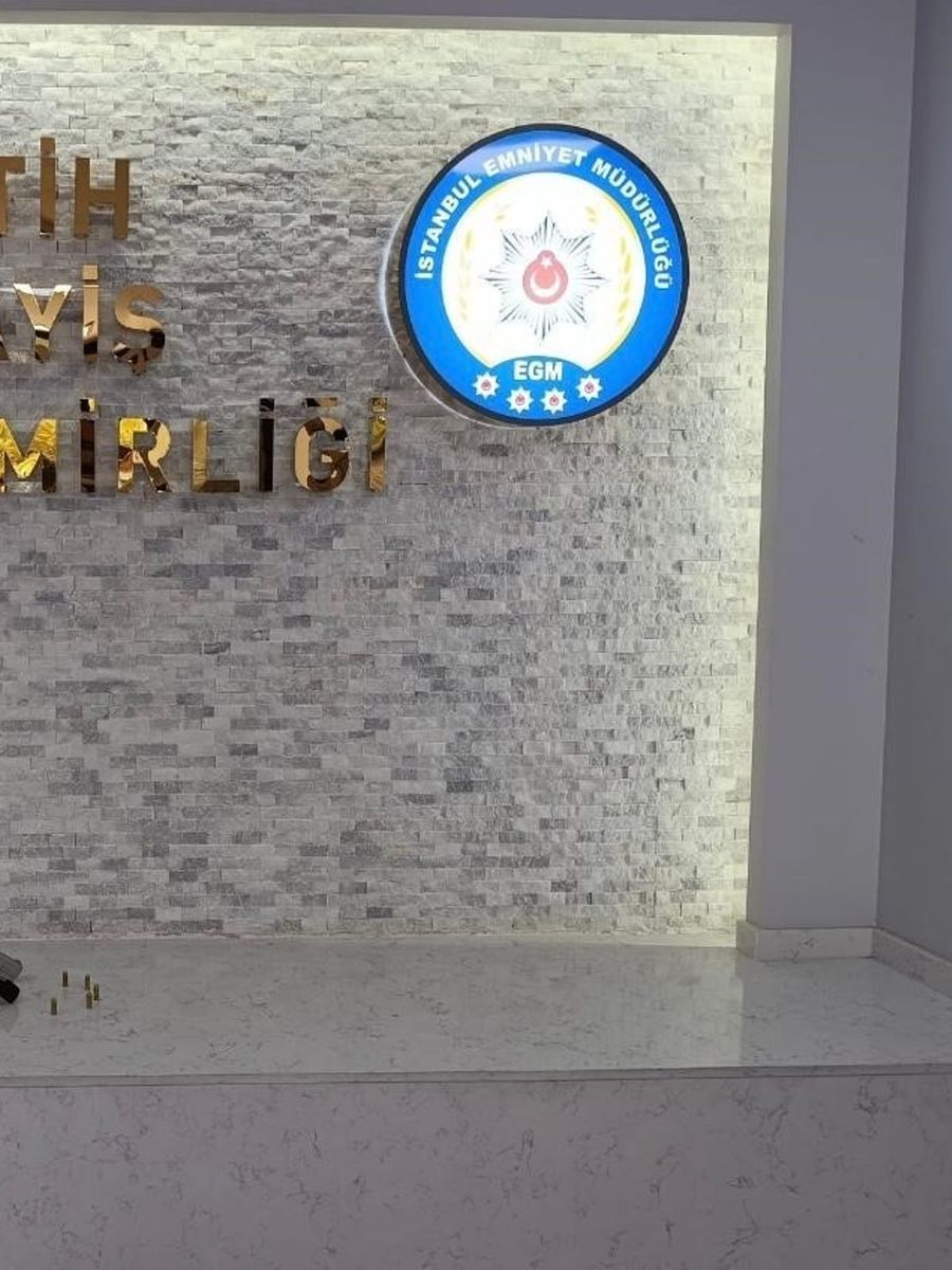 Fatih’te iş yerinin fotoğraflarını çekip, saldırı hazırlığı yapan 2 şüpheli yakalandı