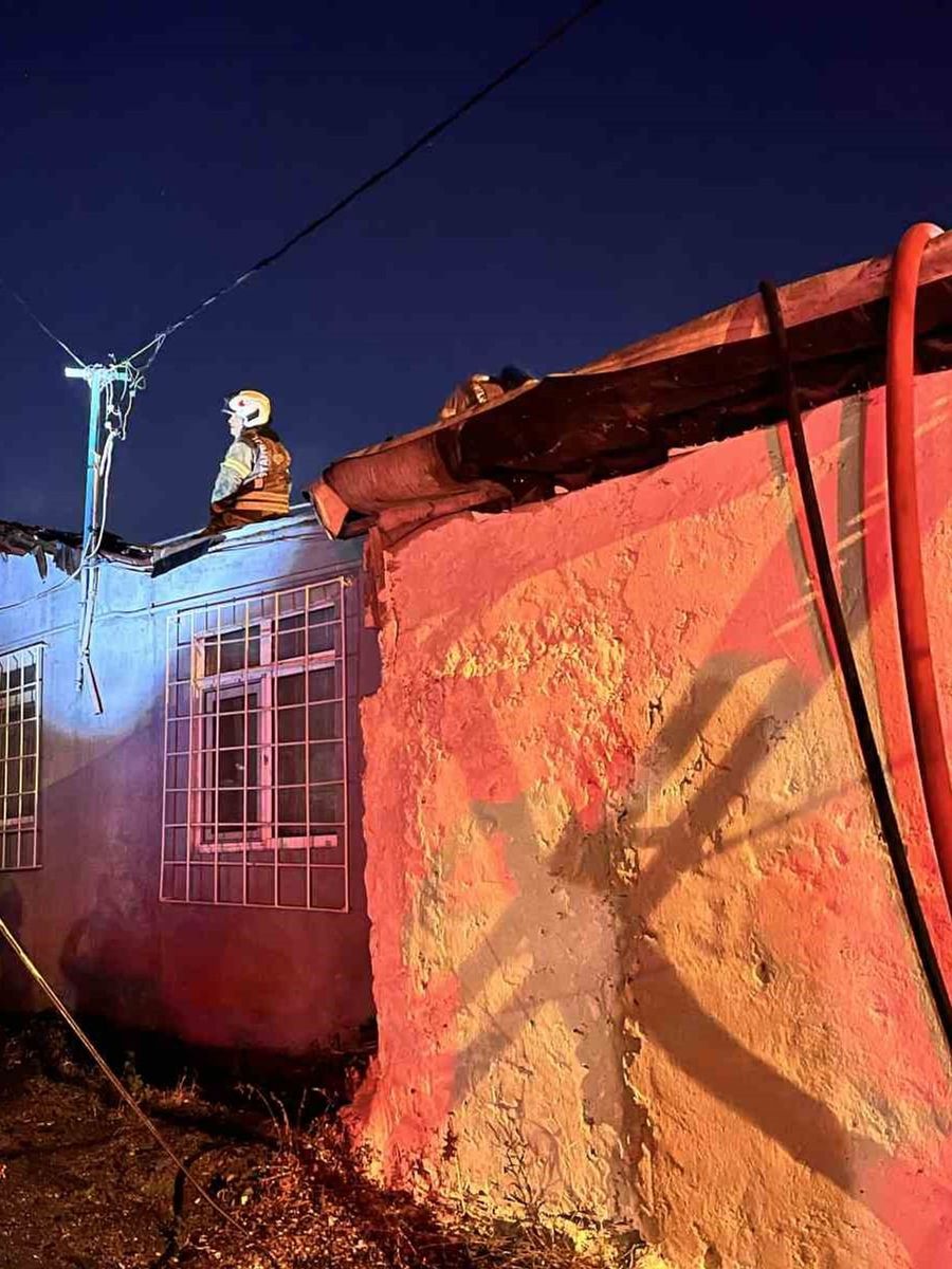 Ümraniye’de 3 gecekonduyu saran yangın paniğe neden oldu