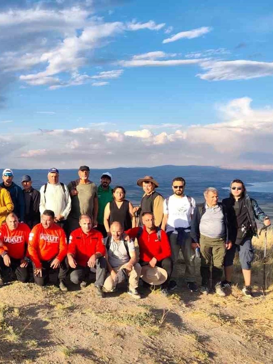 70 doğasever Nemrut Kalderası için 40 kilometre yürüdü