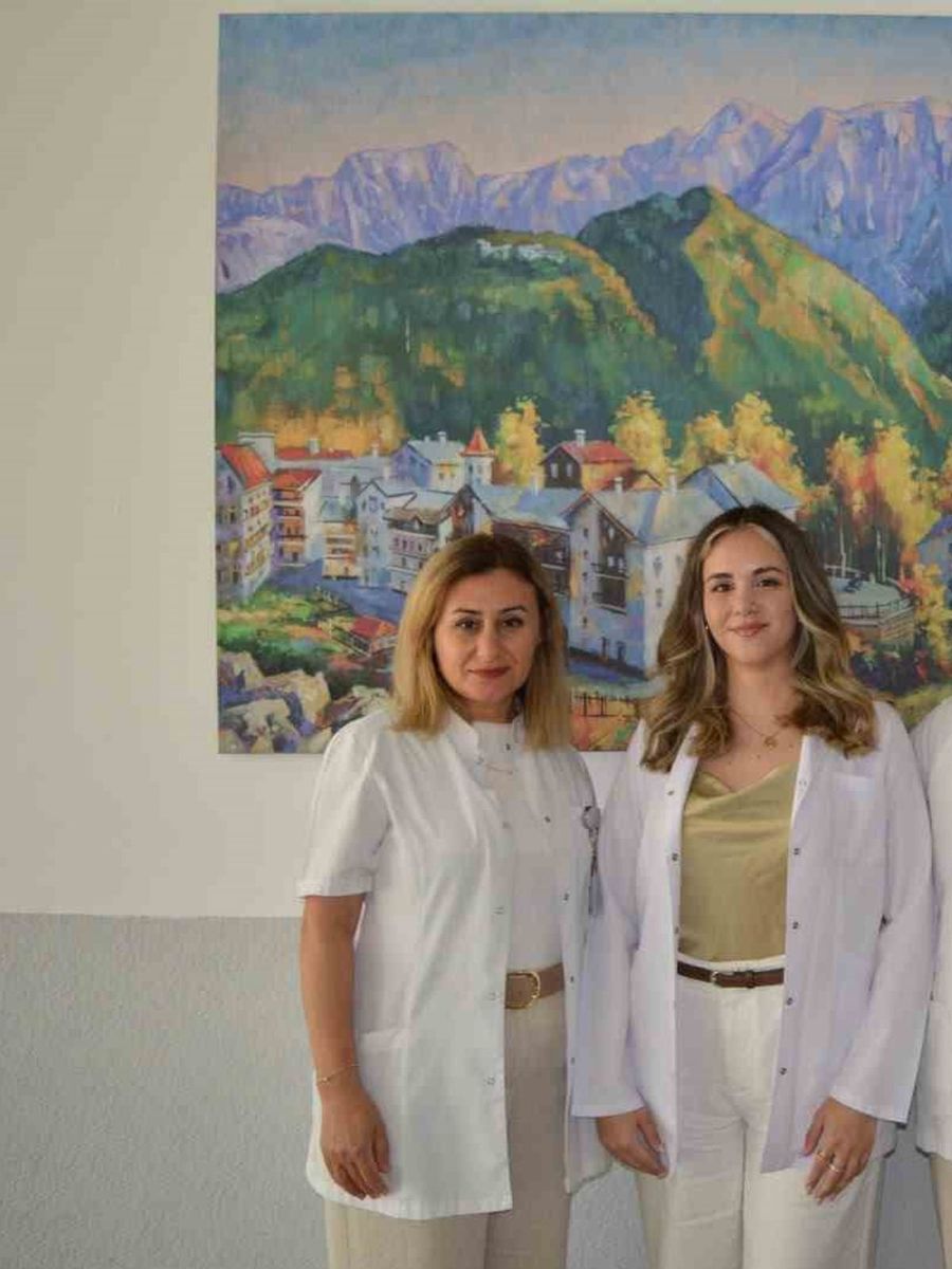 Anne ve babasının görev yaptığı hastanede doktor oldu