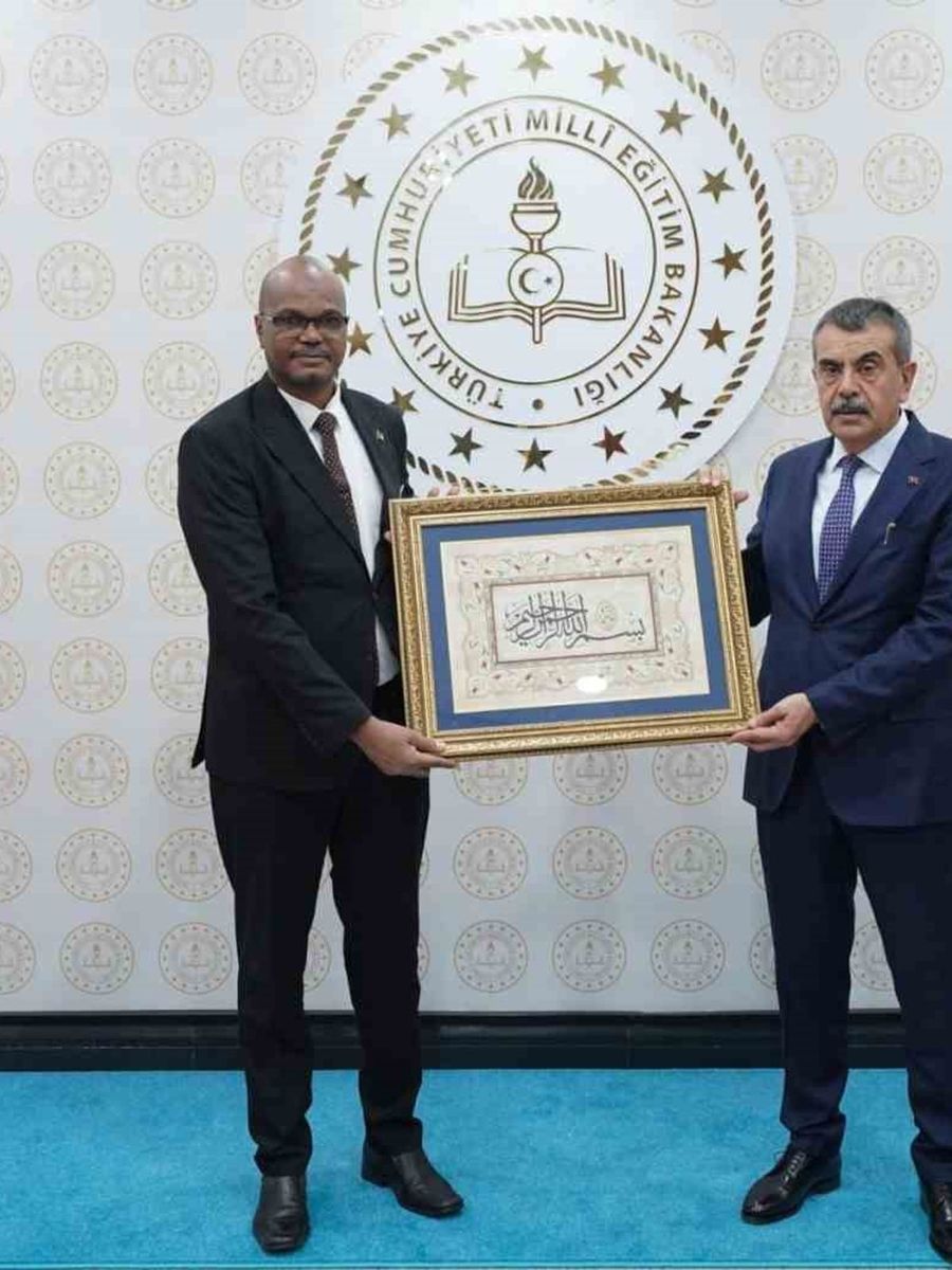 Bakan Tekin, Sudan Eğitim Bakanı Hajar ile bir araya geldi