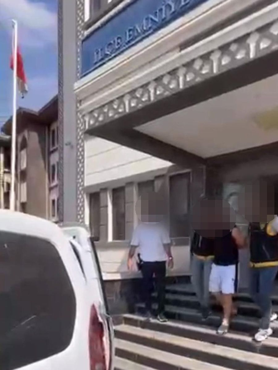 Yaralama ve öldürmeye teşebbüs suçlarından aranan şüpheli, 4 silahla yakalandı