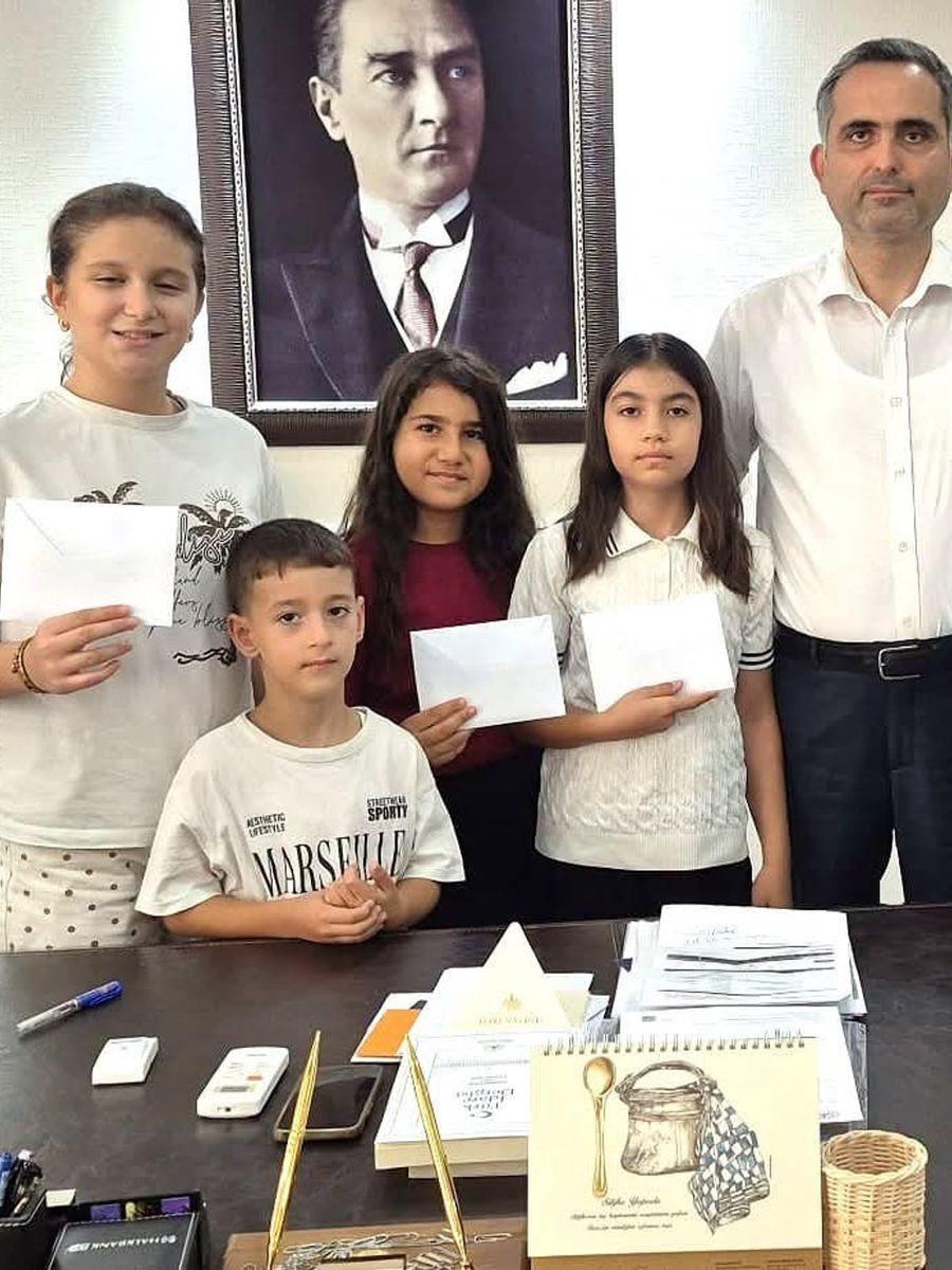 Kozan’da miniklerden afetzedelere 15 bin liralık destek