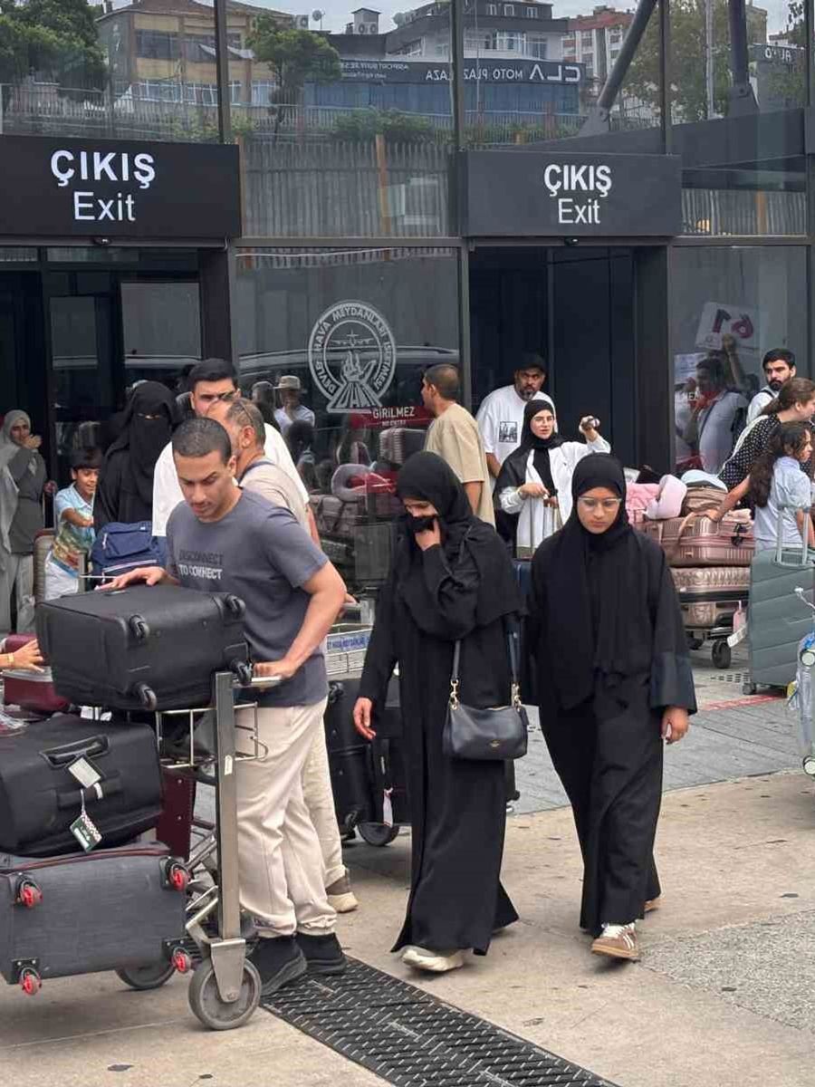 Trabzon Havalimanı’nda uçak trafiği arttı, yolcu sayısı yerinde saydı