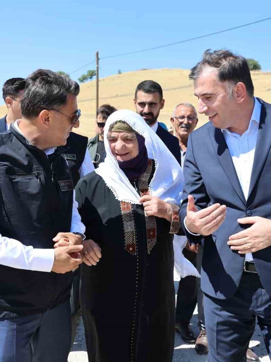 Tunceli’de sıcak asfalt sevinci: Köy yolları modern standartlara kavuşuyor