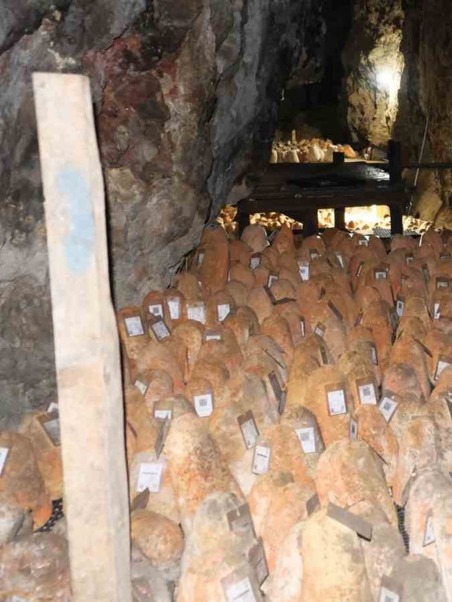 Mağaraya beyaz giriyor, kırmızı çıkıyor: ‘Divle Obruk Peyniri’ sofralara hazırlanıyor