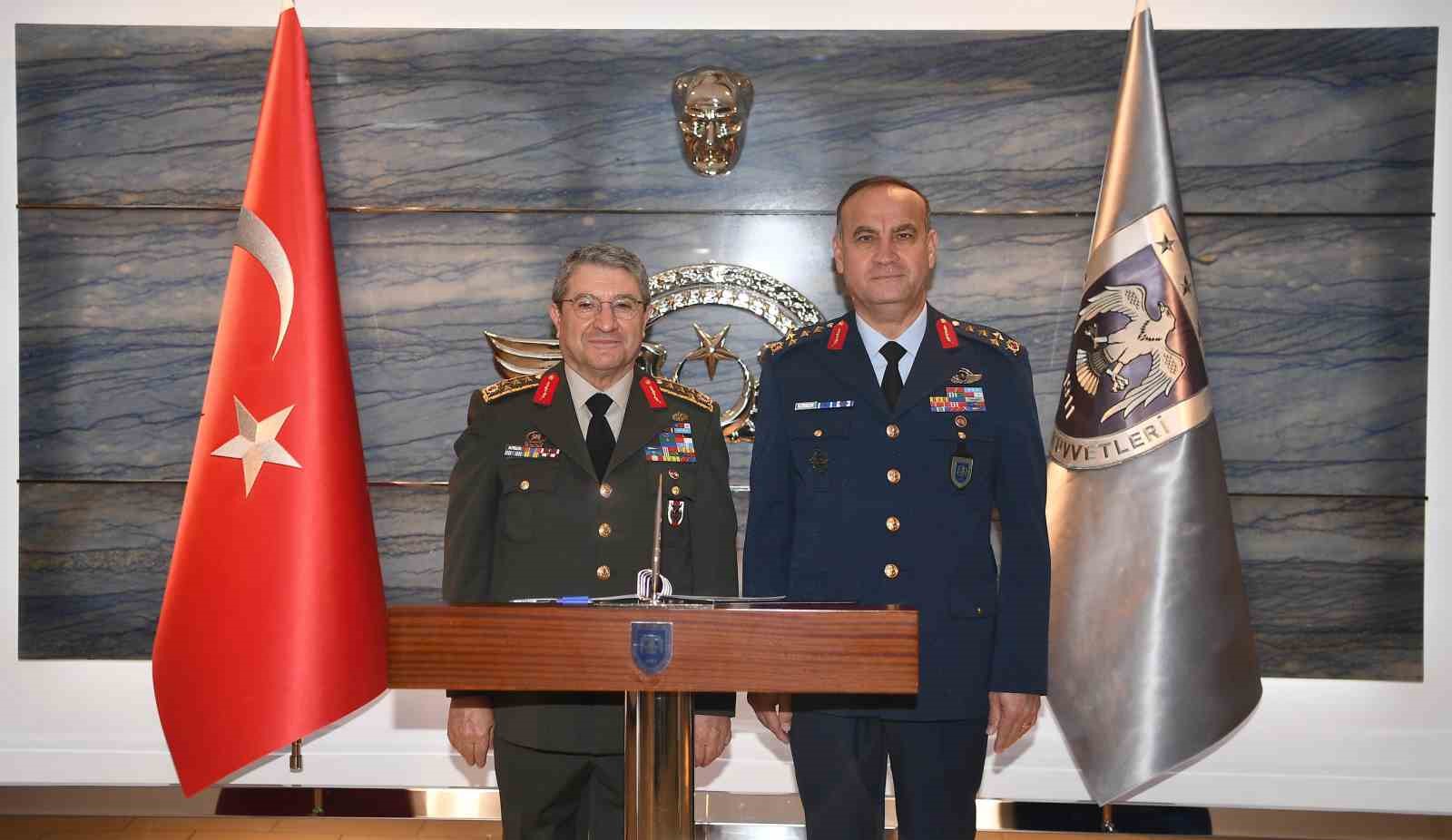 GENELKURMAY BAŞKANI ORGENERAL SELÇUK BAYRAKTAROĞLU (SOLDA), HAVA KUVVETLERİ KOMUTANLIĞINI ZİYARET EDEREK HAVA KUVVETLERİ KOMUTANI ORGENERAL RAFET DALKIRAN (SAĞDA) İLE BİR ARAYA GELDİ.