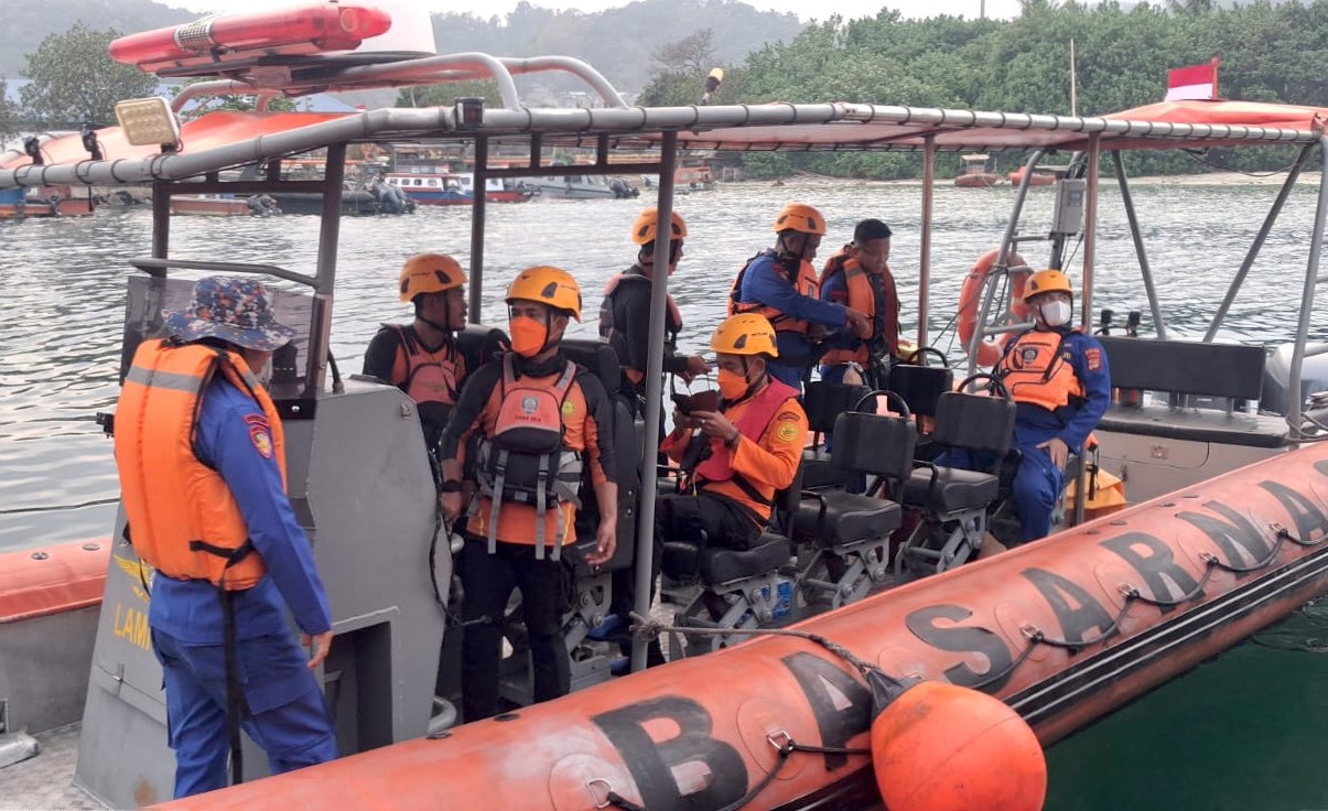 ENDONEZYA'NIN ANAK KRAKATAU ADASI'NDAKİ YANARDAĞ PATLAMASINI TAKİP ETMEK ÜZERE 7 EYLÜL'DE BÖLGEYE GİDEN 5’İ GAZETECİ TOPLAM 8 KİŞİYİ ARAMA ÇALIŞMALARI 9’UNCU GÜNDE DEVAM EDİYOR.