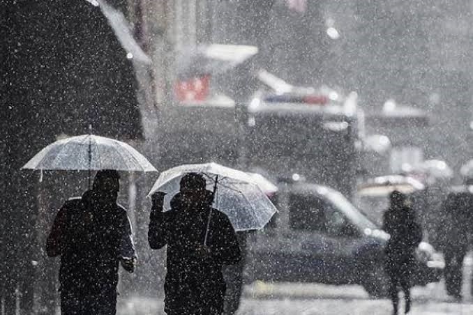 UŞAK VALİLİĞİ, METEOROLOJİ GENEL MÜDÜRLÜĞÜ VERİLERİNE GÖRE 17 EYLÜL PERŞEMBE GÜNÜ ÖĞLEN SAATLERİNDE BAŞLAYACAK KUVVETLİ SAĞANAK YAĞIŞLARA KARŞI VATANDAŞLARI DİKKATLİ VE TEDBİRLİ OLMALARI YÖNÜNDE UYARDI.