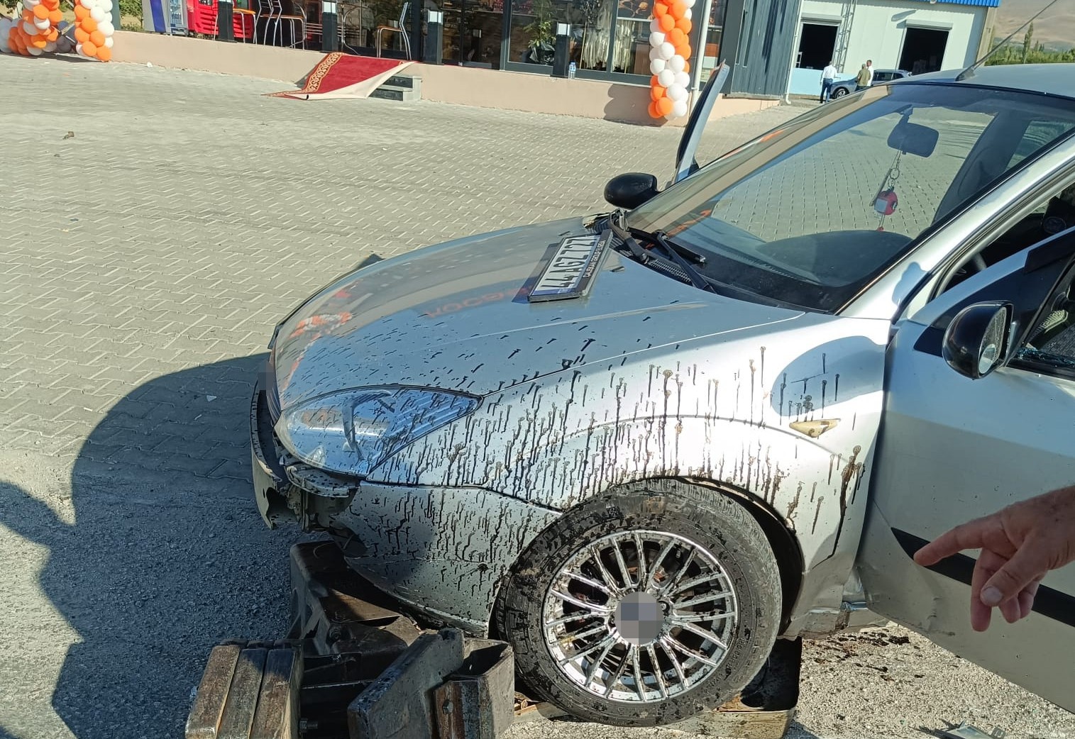MALATYA’DA TRAKTÖR İLE İKİ OTOMOBİLİN KARIŞTIĞI TRAFİK KAZASINDA 1 KİŞİ YARALANDI.