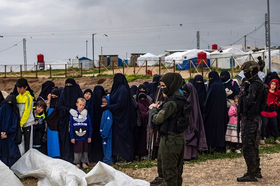 Irak, Suriye'den getirilen binlerce IŞİD'liyi sorguladı