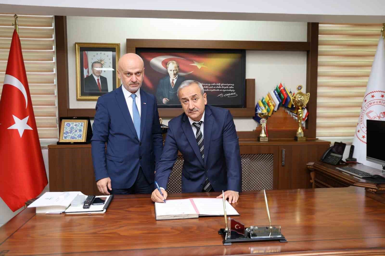 KARABÜK İL MİLLÎ EĞİTİM MÜDÜRLÜĞÜ İLE TÜRK KIZILAY KARABÜK İL MERKEZİ BAŞKANLIĞI ARASINDA, SOSYAL DESTEK PROGRAMLARI ÇERÇEVESİNDE HAYATA GEÇİRİLECEK "İYİLİK KİME YAKIŞMAZ! KARABÜK" PROJESİ İÇİN İŞ BİRLİĞİ PROTOKOLÜ İMZALANDI.