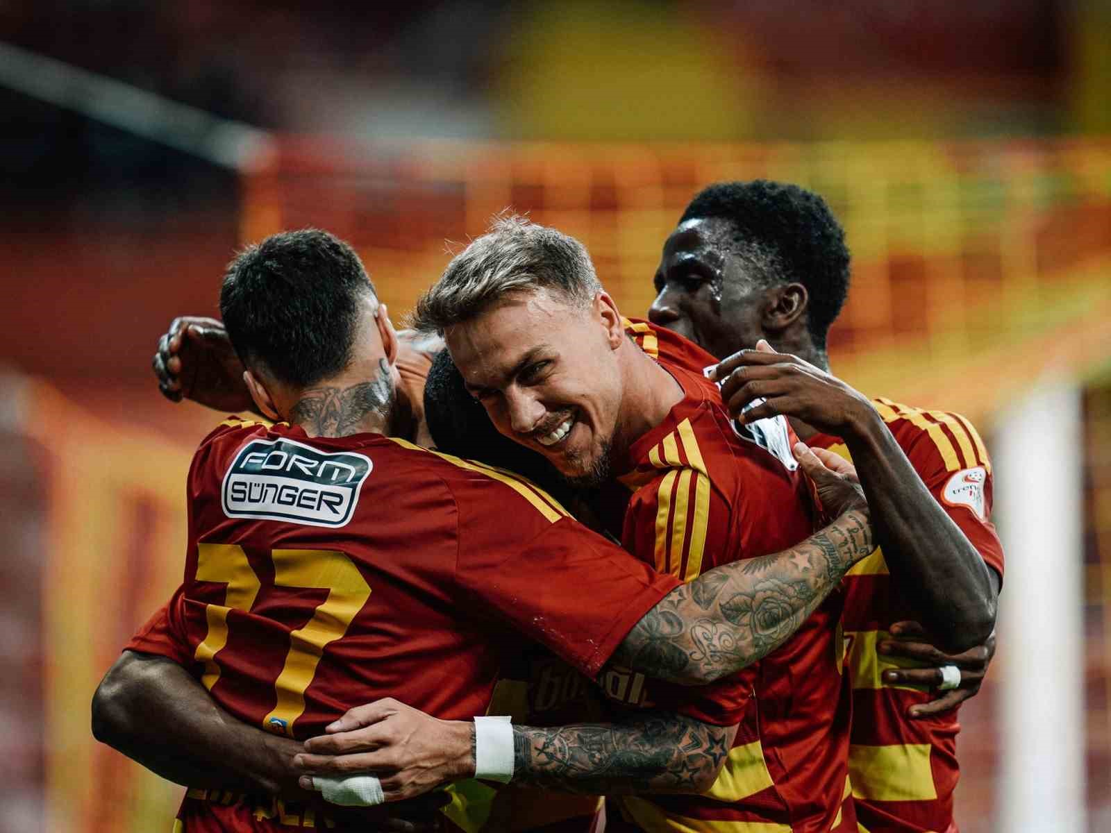 1. LİG'DE MÜCADELE EDEN KAYSERİSPOR, 28 KİŞİLİK FUTBOLCU KADROSUNU TÜRKİYE FUTBOL FEDERASYONU'NA (TFF) BİLDİRDİ.