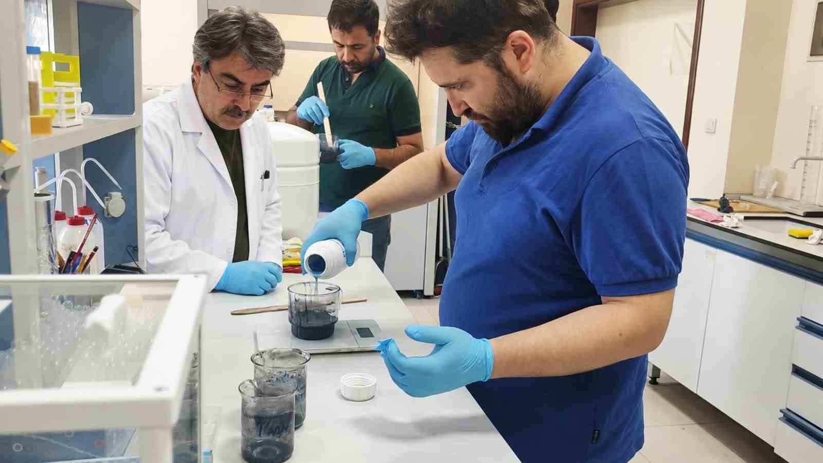 KARABÜK ÜNİVERSİTESİ (KBÜ) AKADEMİSYENLERİ PROF. DR. BİLGE DEMİR VE ÖĞR. GÖR. MUHAMMED EMİN ARI’NIN ARAŞTIRMACI OLARAK GÖREV ALDIĞI TÜRKİYE BİLİMSEL VE TEKNOLOJİK ARAŞTIRMA KURUMU (TÜBİTAK) DESTEKLİ PROJEDE, HAVA ARAÇLARINDA BUZLANMAYI ÖNLEYEN VE DARBE SONRASI OLUŞAN MİKRO HASARLARI KENDİ KENDİNE ON