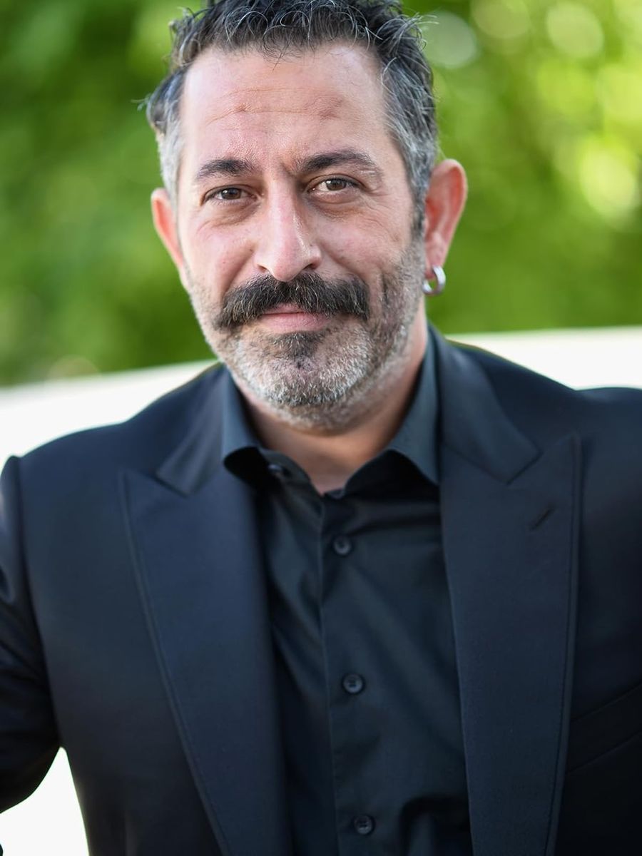 Cem Yılmaz evinde rahatsızlanarak hastaneye kaldırıldı; gösteri iptal edildi