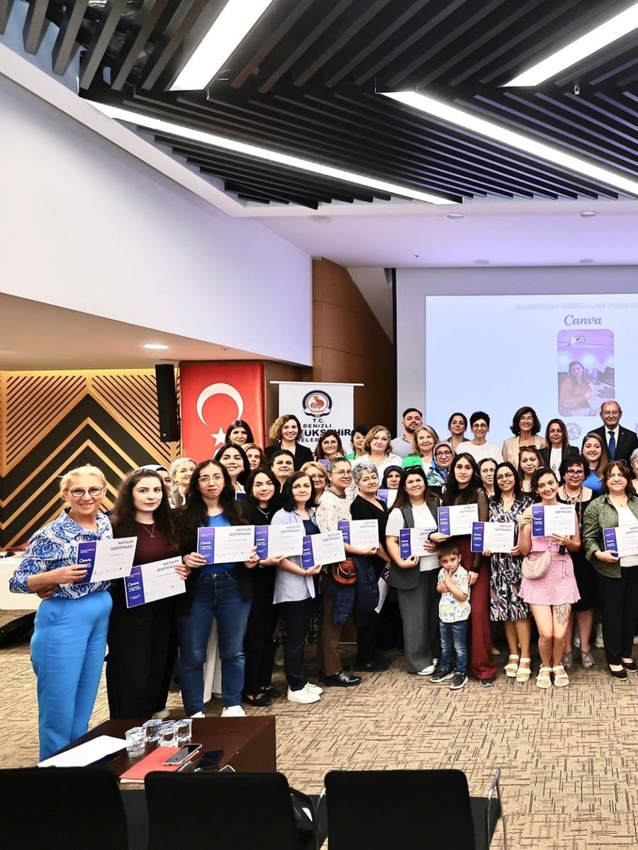 Büyükşehirle hayatları değişen kadınlar sertifikalarını aldı
