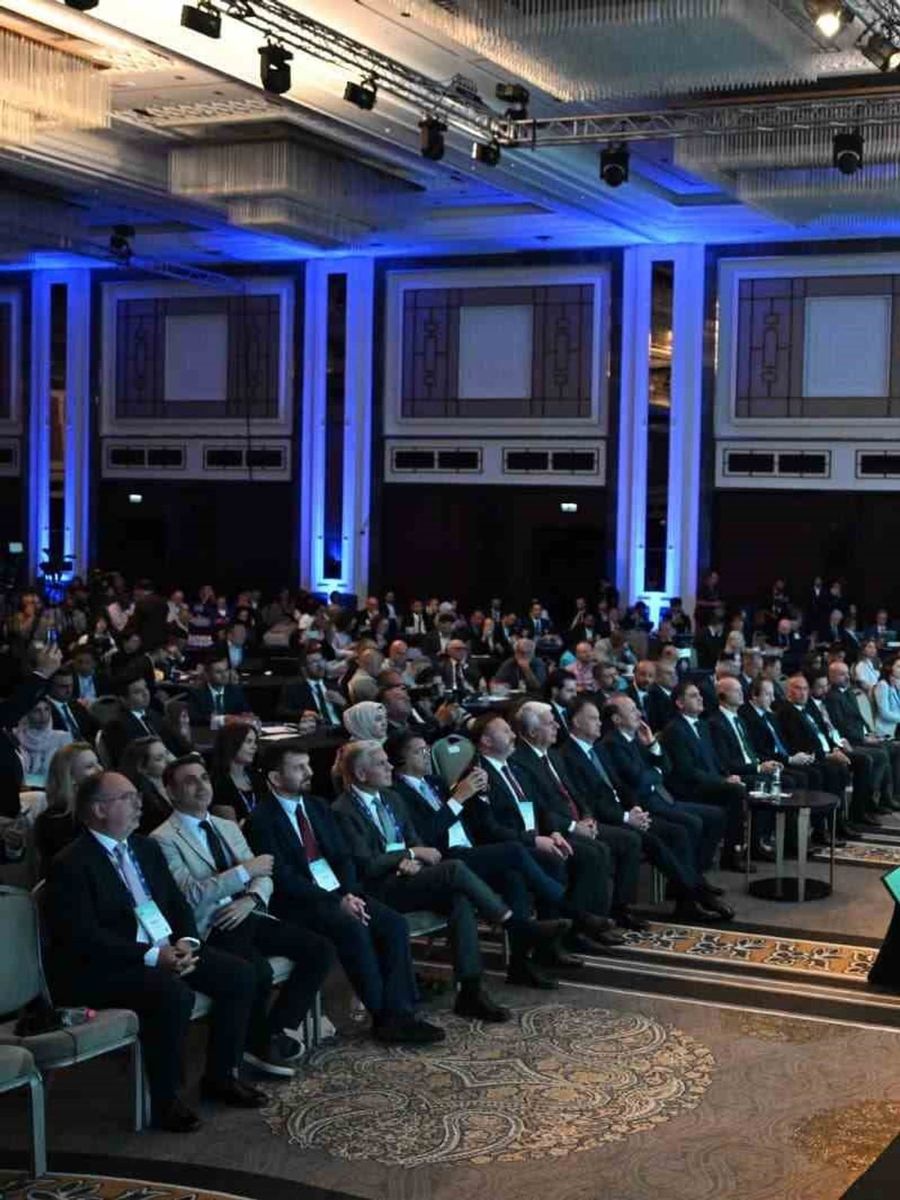 Bakan Uraloğlu Beykoz Ulaşım Zirvesinde konuştu: "Bugün biraz daha ete kemiğe bürünmüş halini konuştuk"