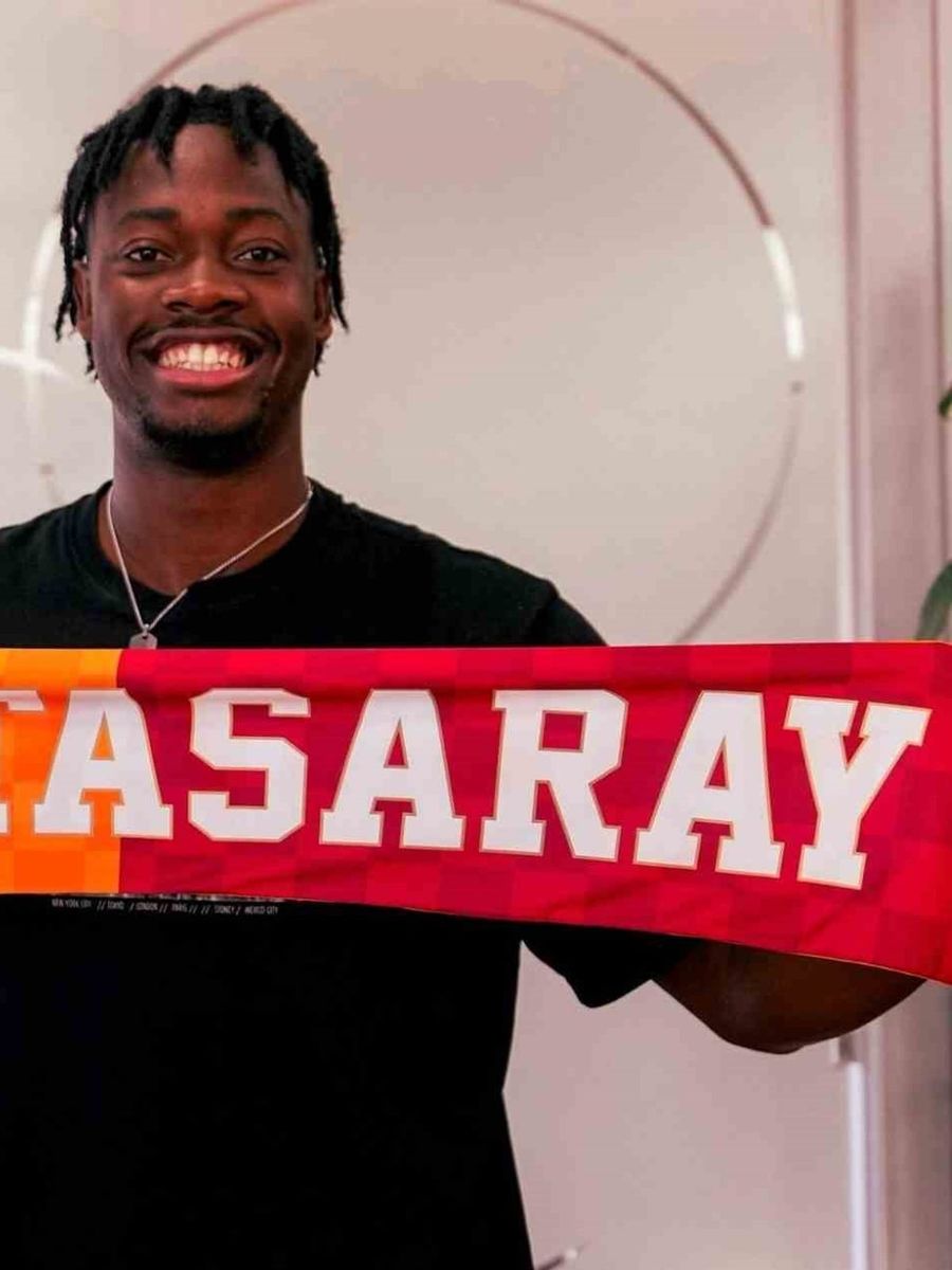 Galatasaray’da yeni transfer El Chadaille Bitshiabu, takımla ilk antrenmanına çıktı