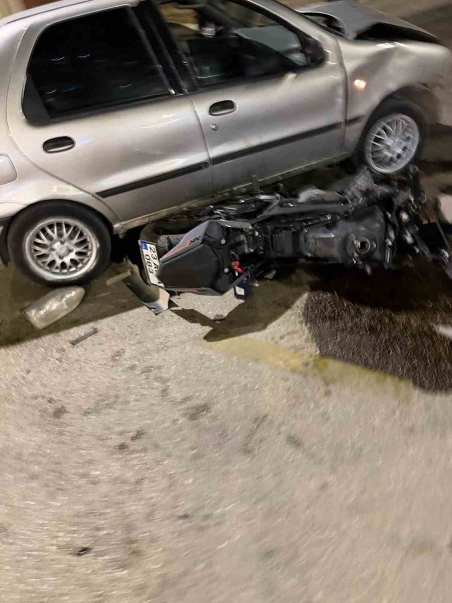 Otomobil ve hafif ticari araç çarpıştı: 1 ölü, 2 yaralı
