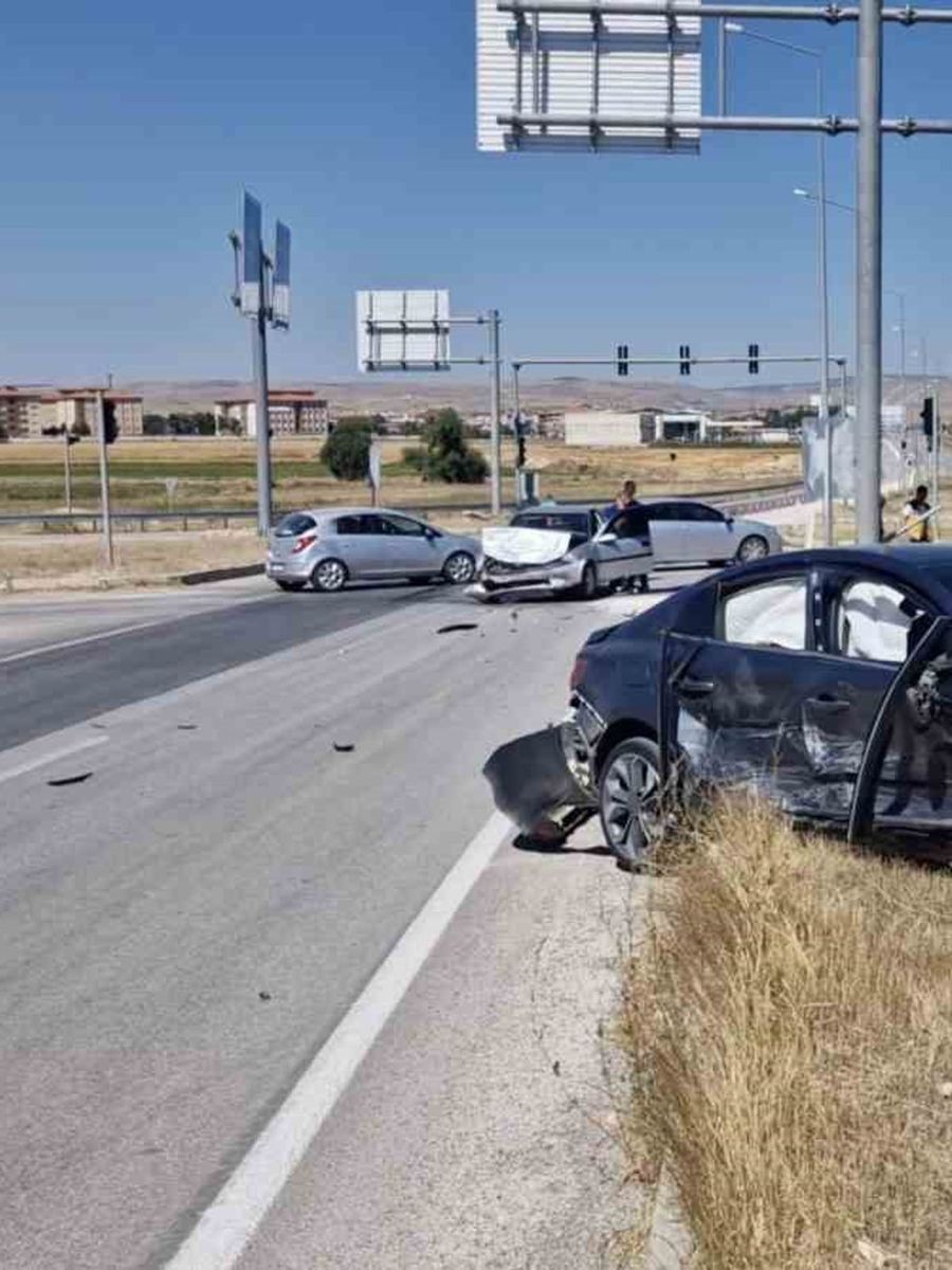 Çorum’da cip ile tur otobüsü çarpıştı: 2 ağır yaralı