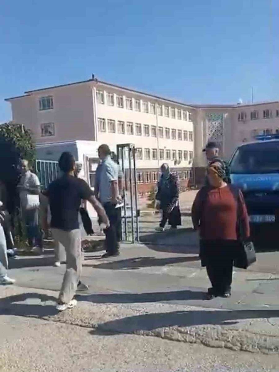 KPSS’ye geç kalan adayı, jandarma sınava yetiştirdi