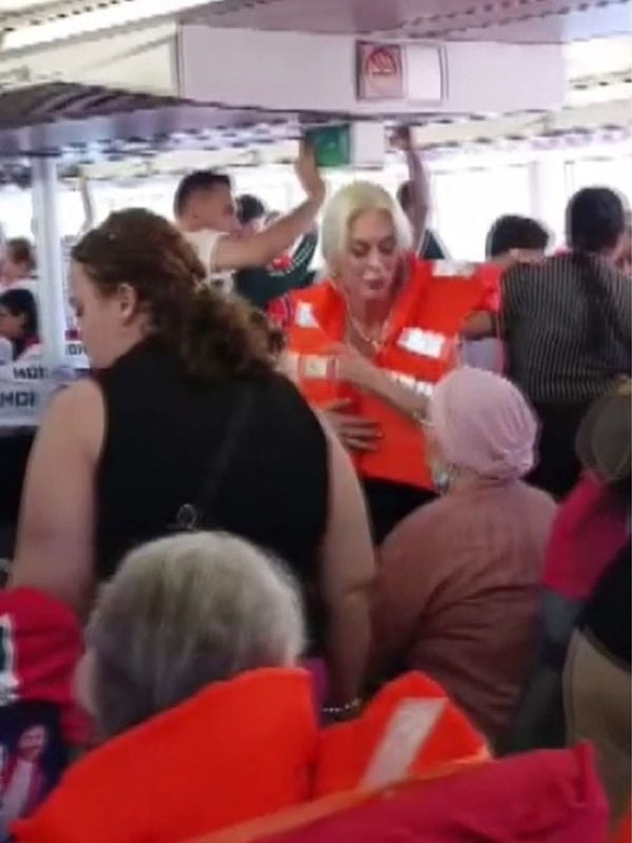 İDO deniz otobüsü Mudanya İskelesi’ne çarptı: Yolcuların panik anları kamerada