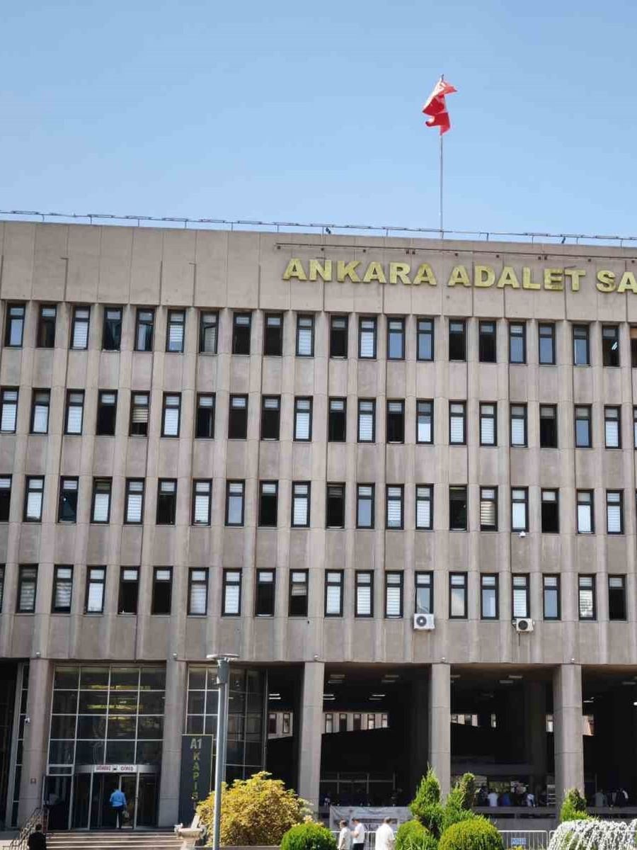 Davutoğlu ifade vermek üzere Ankara Adliyesi’ne geldi