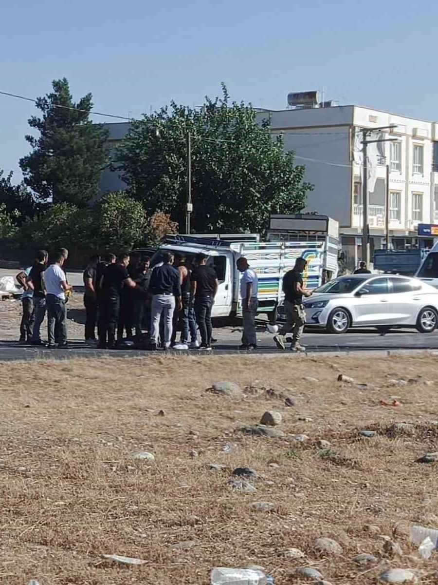 İki motosiklet çarpıştı: 3 yaralı