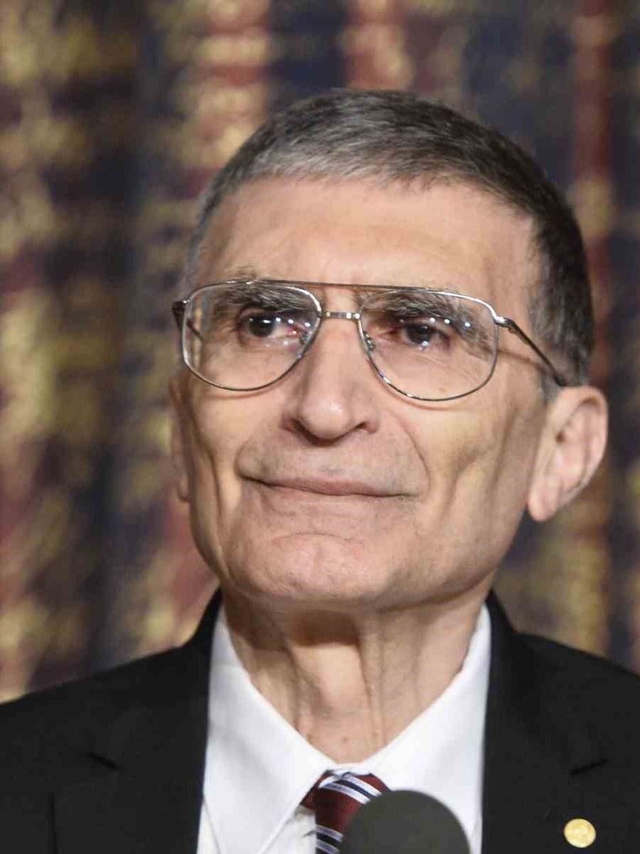 Prof. Dr. Aziz Sancar’a Azerbaycan’dan ‘Şöhret Nişanı’