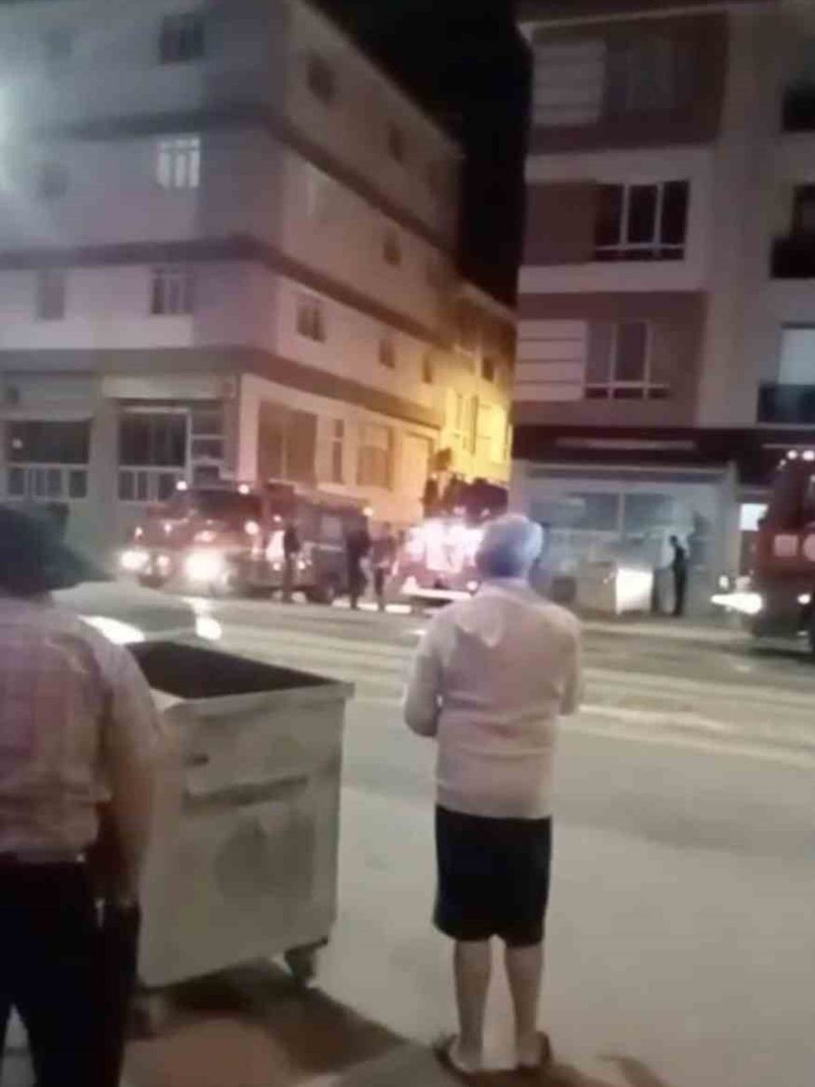 Belen’de otomobilin motorundan alev yükseldi