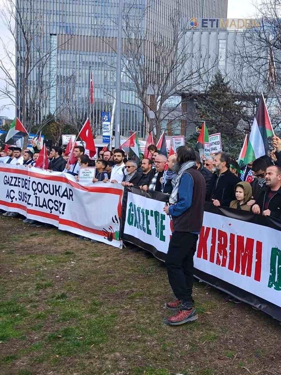Slovenya’da binlerce kişi, İsrail’in büyükelçilik açmasını protesto etti