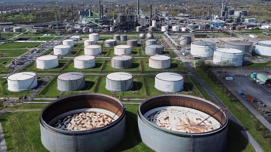 Petrol fiyatları neden rekor kırmasa da yüksek?