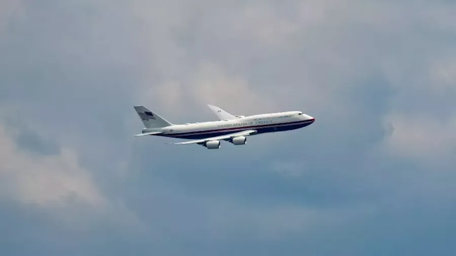 Trump, güvenlik endişelerine rağmen Katar'dan hediye edilen uçağıyla İrlanda'ya gidecek