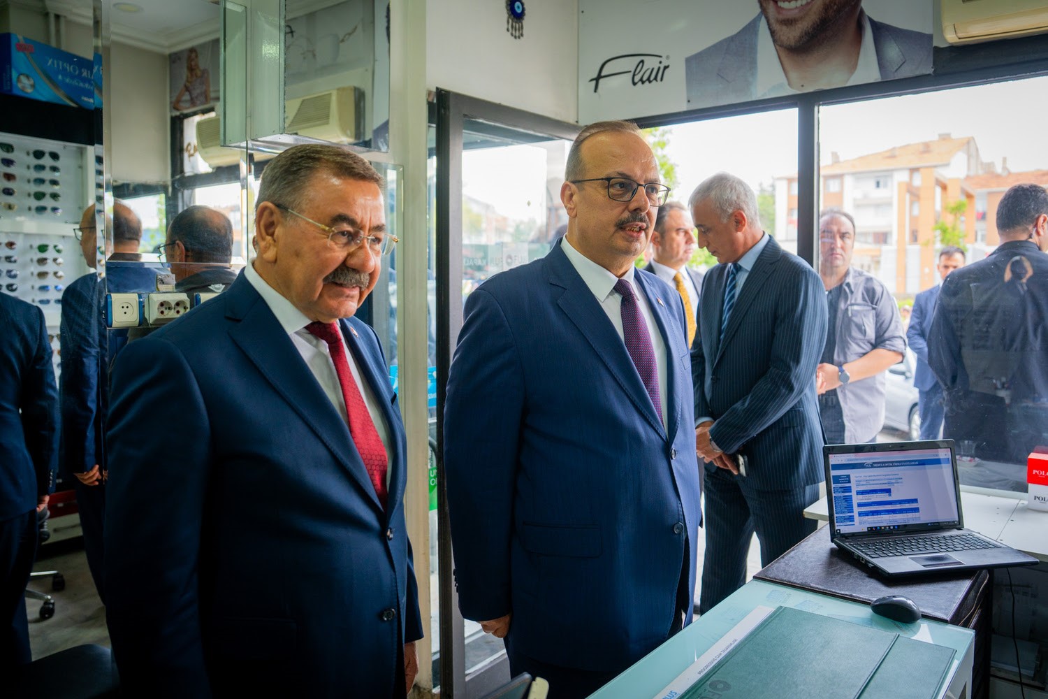 ANKARA VALİSİ YAKUP CANBOLAT, GÖLBAŞI PROGRAMI KAPSAMINDA GÖLBAŞI BELEDİYE BAŞKANI YAKUP ODABAŞI'NI MAKAMINDA ZİYARET ETTİ. CANBOLAT'IN İLÇE PROGRAMINDA ESNAF, ASELSAN VE ŞEHİT AİLESİ ZİYARETLERİ DE YER ALDI.