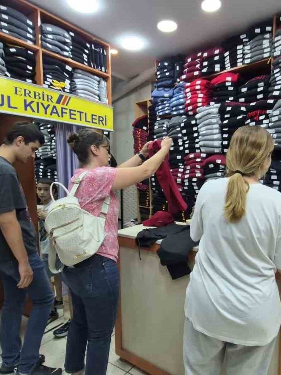 Okul kıyafetlerinde hareketlilik başladı: En uygun set 2 bin liradan başlıyor