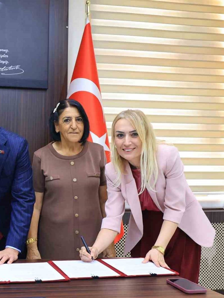 Düğerek Mahallesine hayırsever aileden Aile Sağlığı Merkezi ve 112 İstasyonu